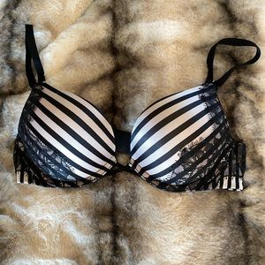 Victoria Secret Bombshell Bra 32A Lace